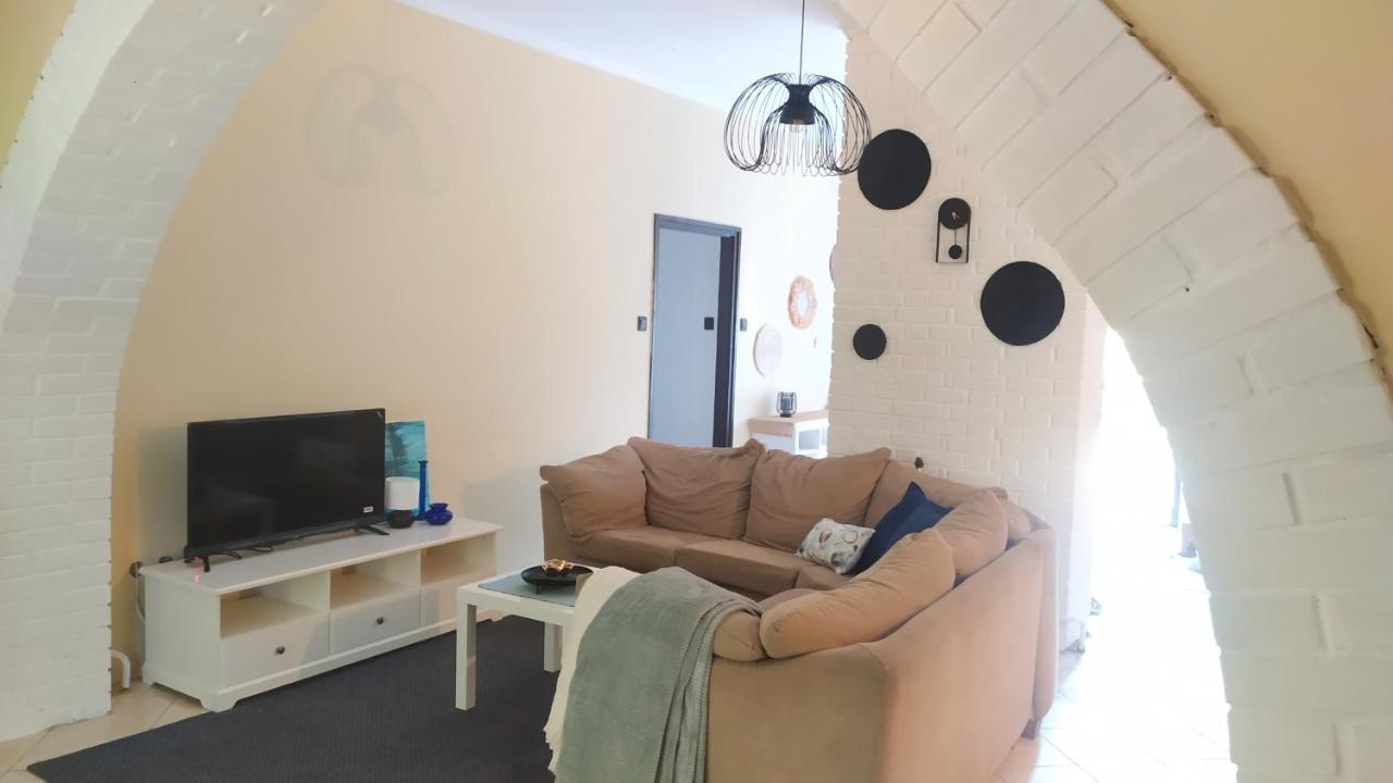 Tuerkiz Apartman - 5 Szobas 13 Fos Apartmanhaz 4Km A Balaton- Balatonszabadi Fürdőtelep Exterior foto