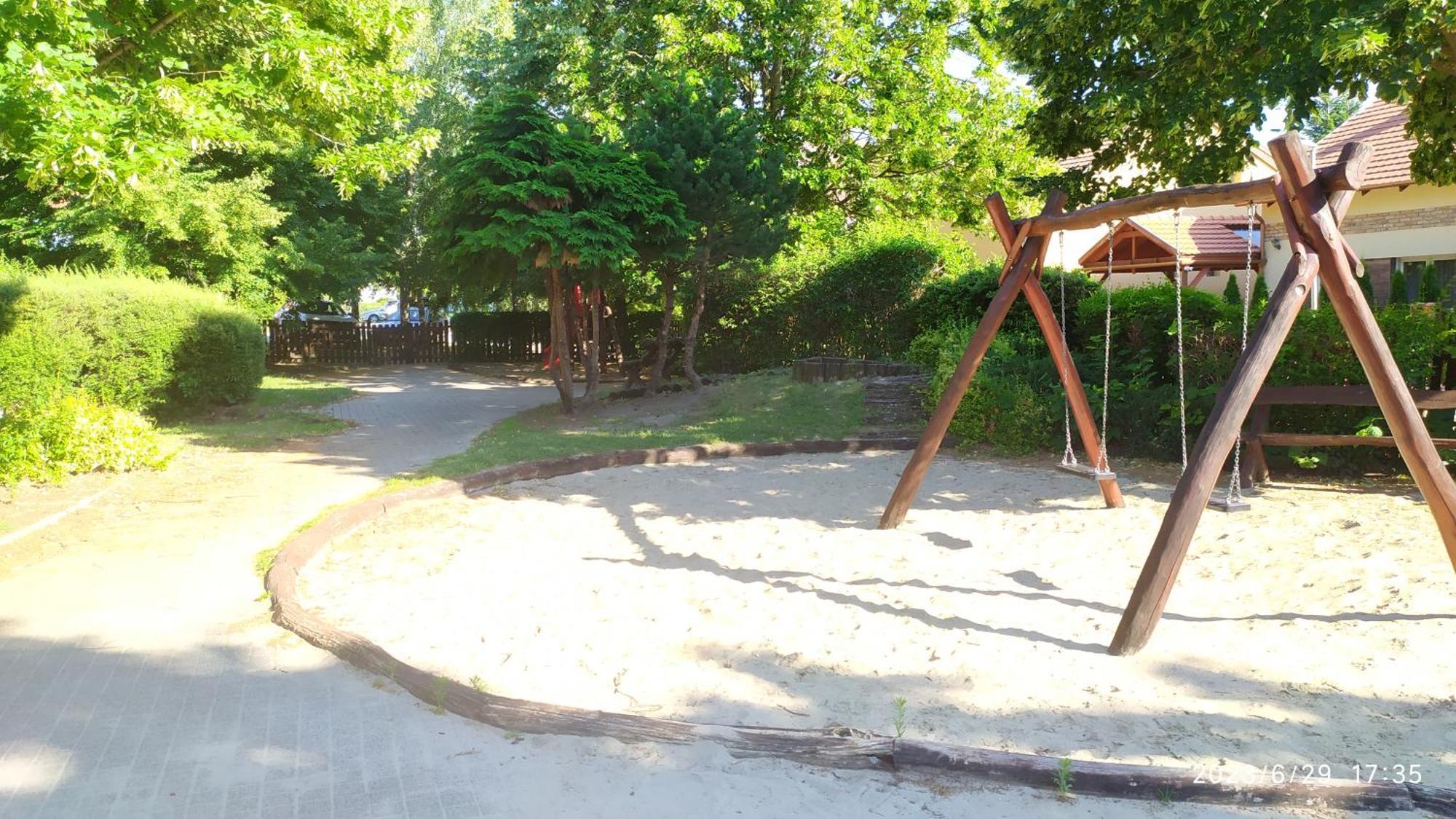 Tuerkiz Apartman - 5 Szobas 13 Fos Apartmanhaz 4Km A Balaton- Balatonszabadi Fürdőtelep Exterior foto